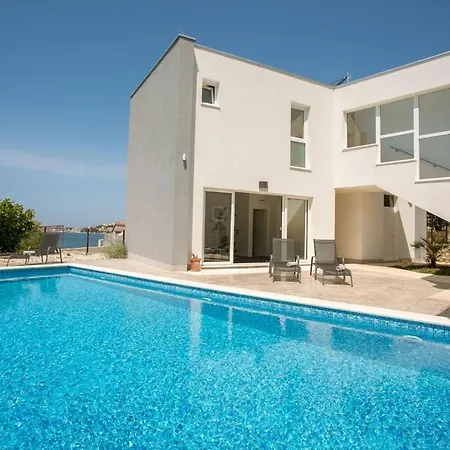Beachfront Orion With Pool Apartament *