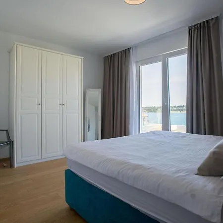 Beachfront Orion With Pool Apartament Rogoznica (Sibenik-Knin)