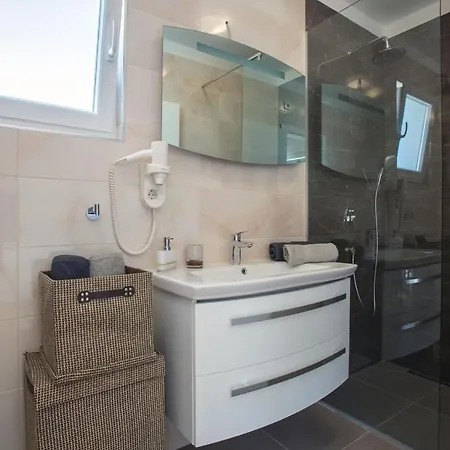 Apartament Beachfront Orion With Pool Rogoznica (Sibenik-Knin)