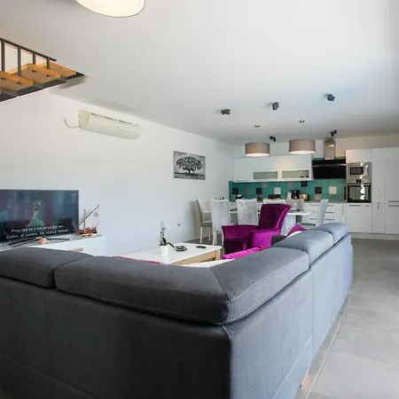 Apartament Beachfront Orion With Pool *