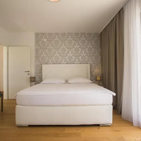 Beachfront Orion With Pool Apartament