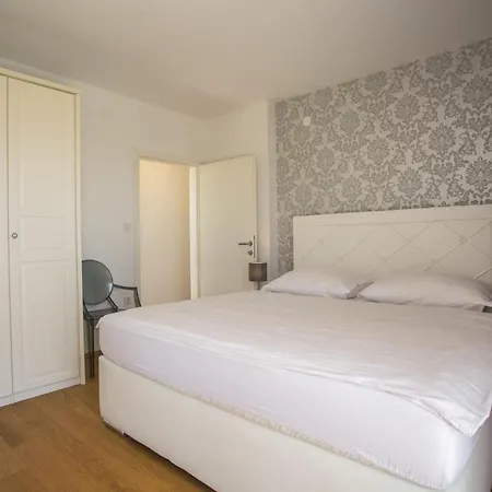 Beachfront Orion With Pool Apartament