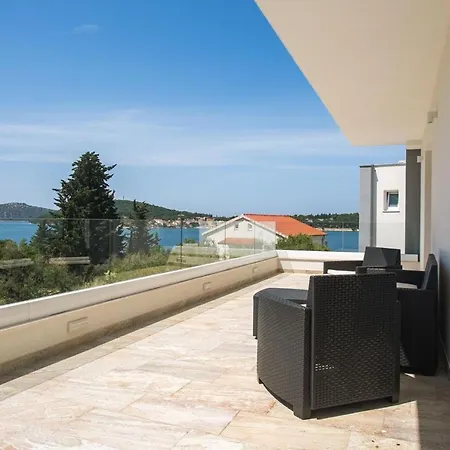 Apartament Beachfront Orion With Pool