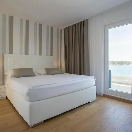 Beachfront Orion With Pool Apartament Rogoznica (Sibenik-Knin)