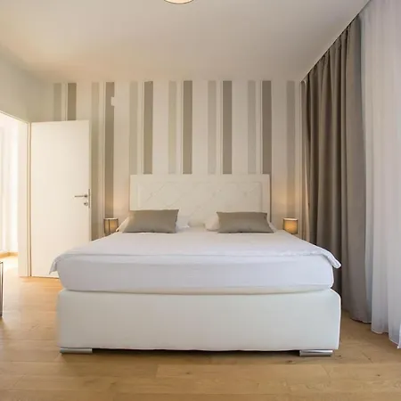 Beachfront Orion With Pool Apartament