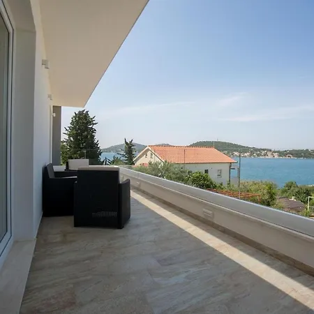 Beachfront Orion With Pool Apartament *