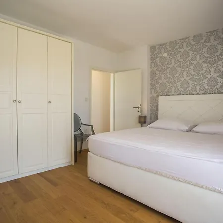 Apartament Beachfront Orion With Pool *