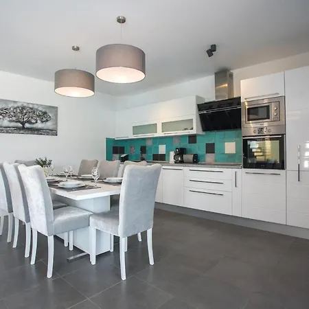 Apartament Beachfront Orion With Pool Rogoznica (Sibenik-Knin)